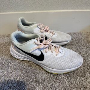 Nike Women's revolution 6 next